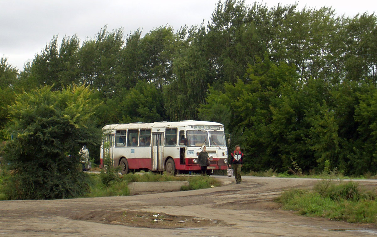 Omsk region, LiAZ-677M Nr. 1233