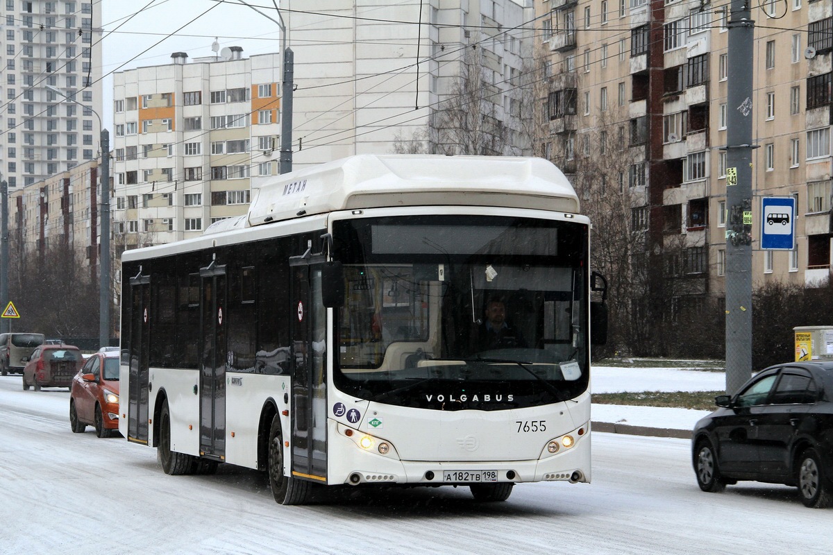 Sankt Peterburgas, Volgabus-5270.G0 Nr. 7655