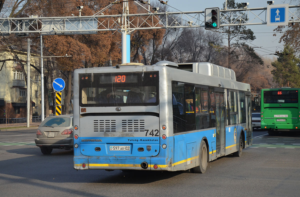 Алматы, Yutong ZK6118HGA № 742