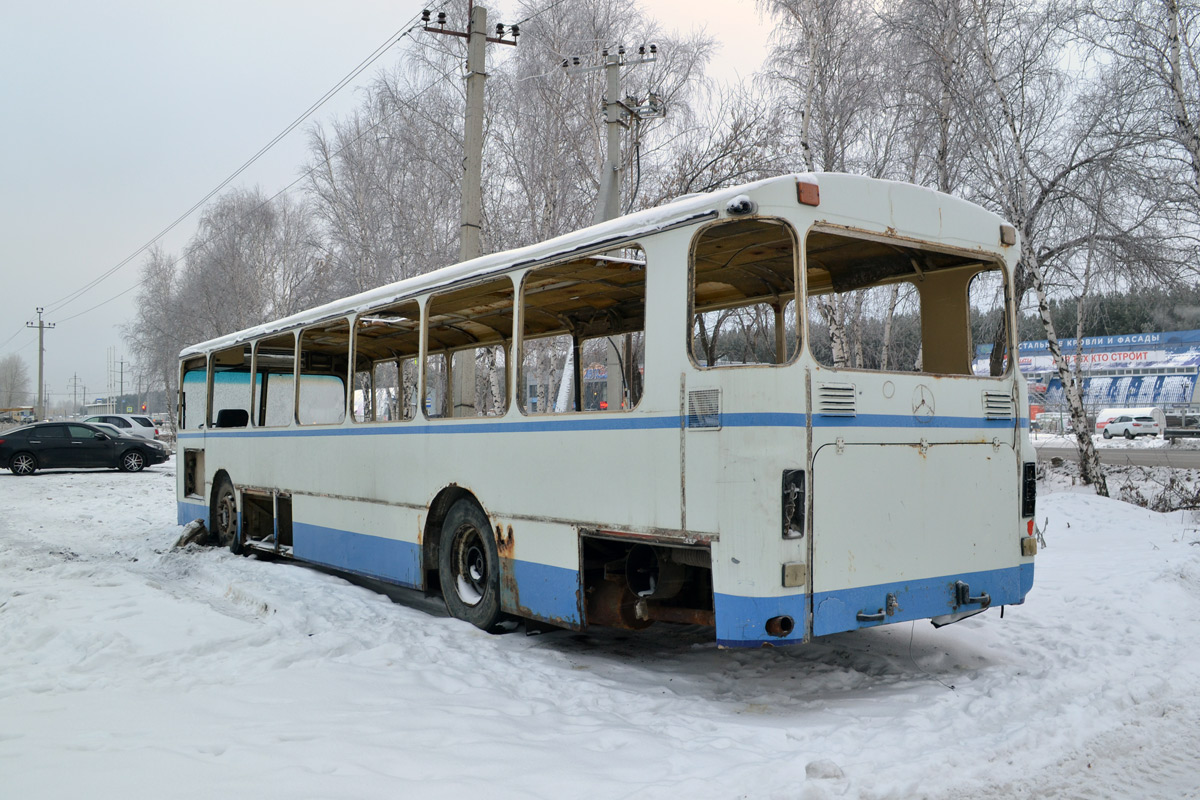Тюменская область, Mercedes-Benz O307 № М 700 ВО 72; Тюменская область — Автобусы без номеров