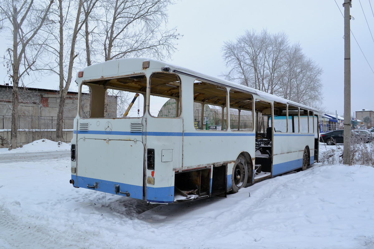 Тюменская область, Mercedes-Benz O307 № М 700 ВО 72; Тюменская область — Автобусы без номеров