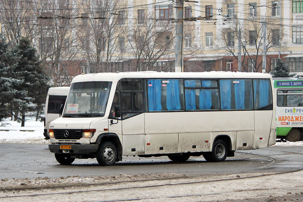 Днепропетровская область, Тур-А4072 № AE 1111 AB