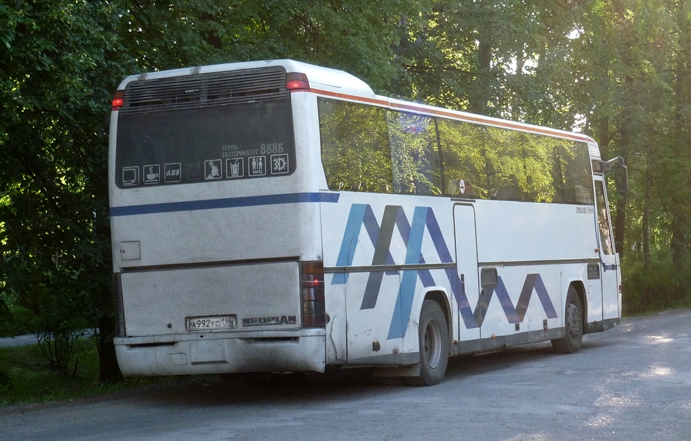 Свердловская область, Neoplan N316SHD Transliner № А 992 УС 196