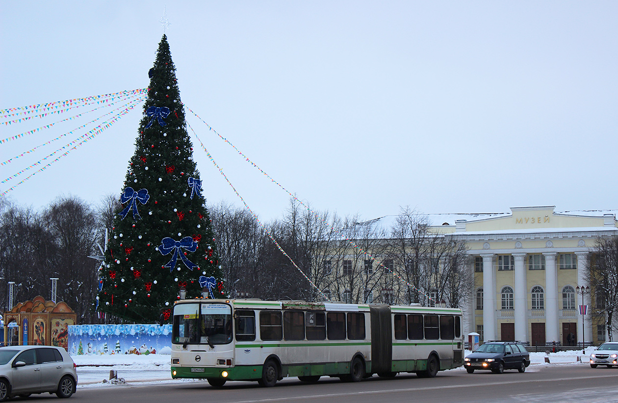 Novgorod region, LiAZ-6212.00 # 142