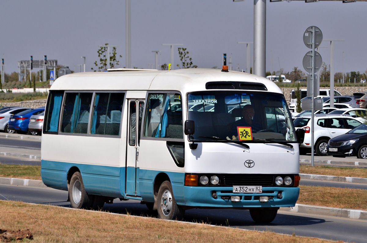 Республика Крым, Toyota Coaster HZB50 № А 352 НХ 82