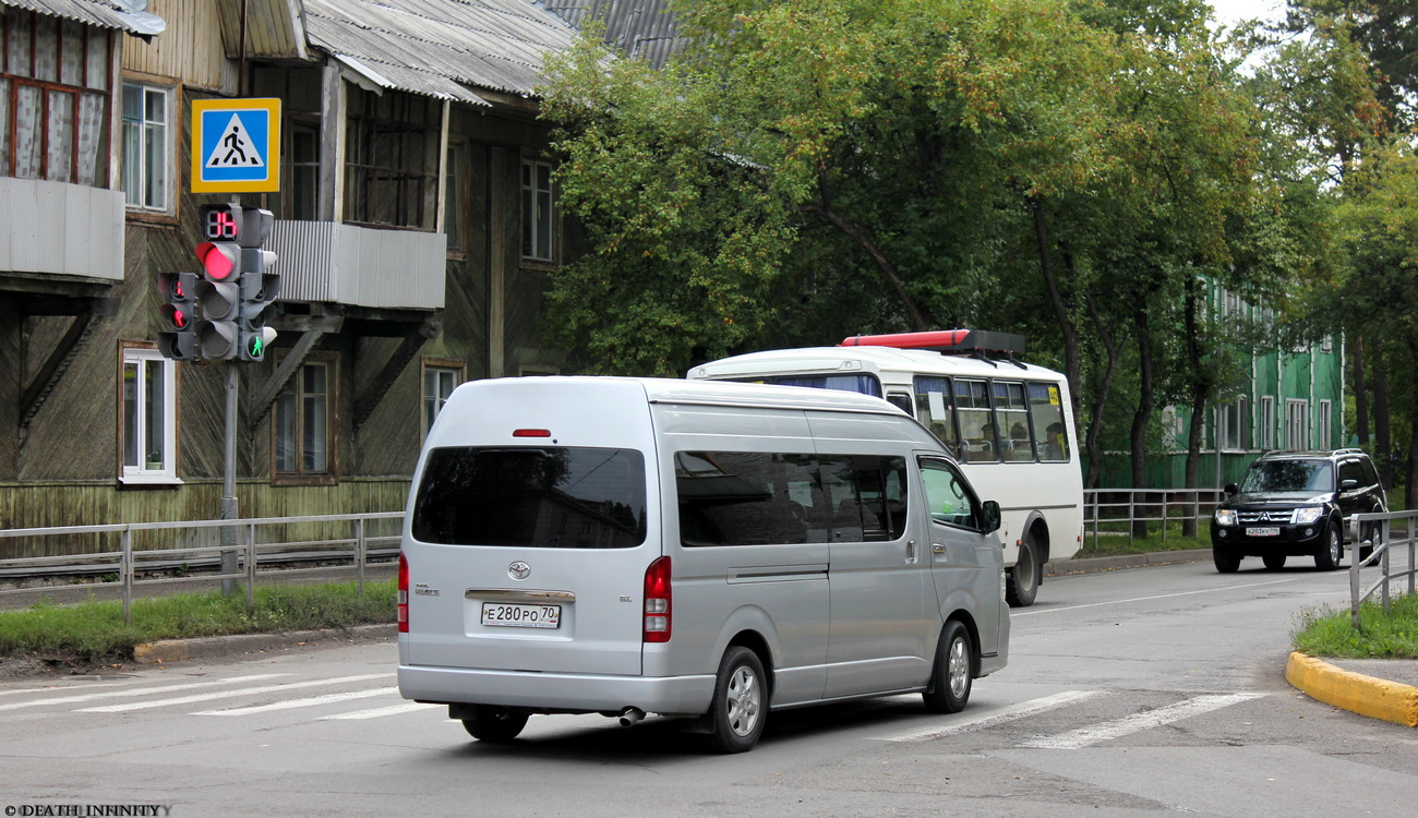 Томская область, Toyota HiAce TRH223L № Е 280 РО 70