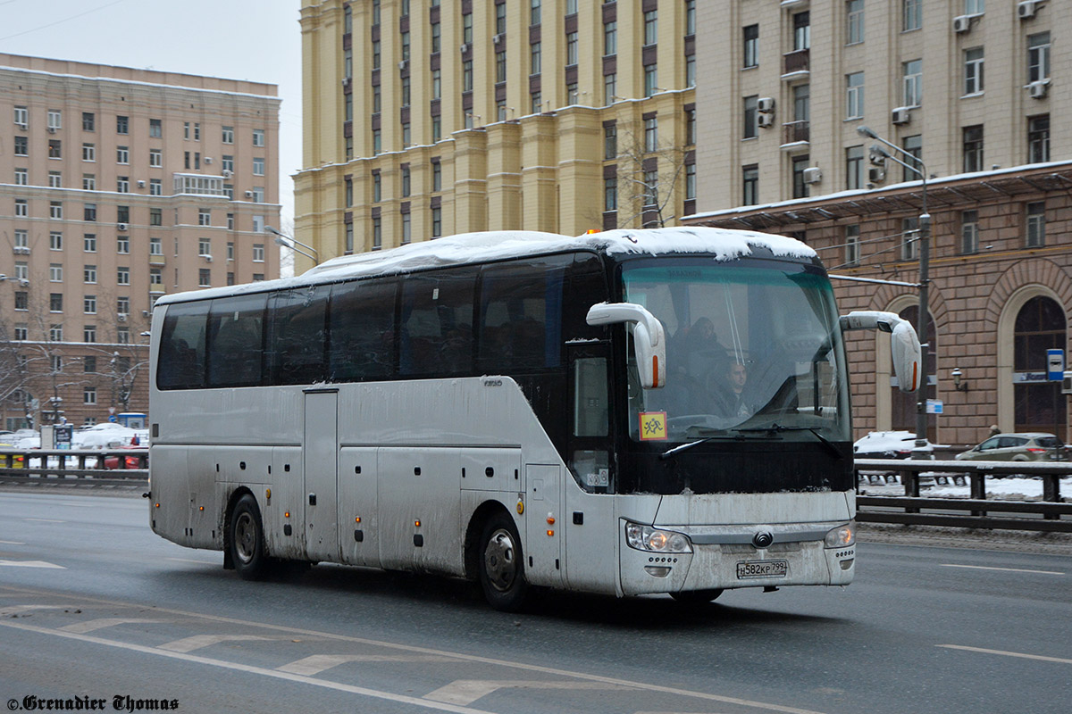 Москва, Yutong ZK6122H9 № Н 582 КР 799