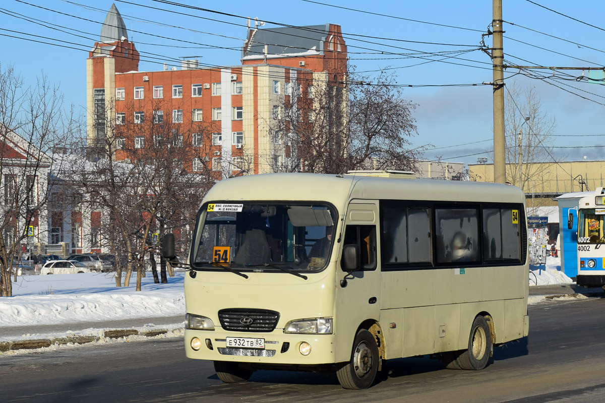 Алтайский край, Hyundai County SWB (РЗГА) № Е 932 ТВ 82