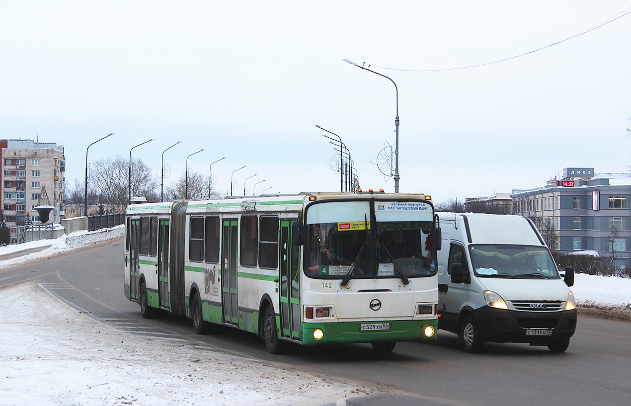 Novgorod region, LiAZ-6212.00 # 142