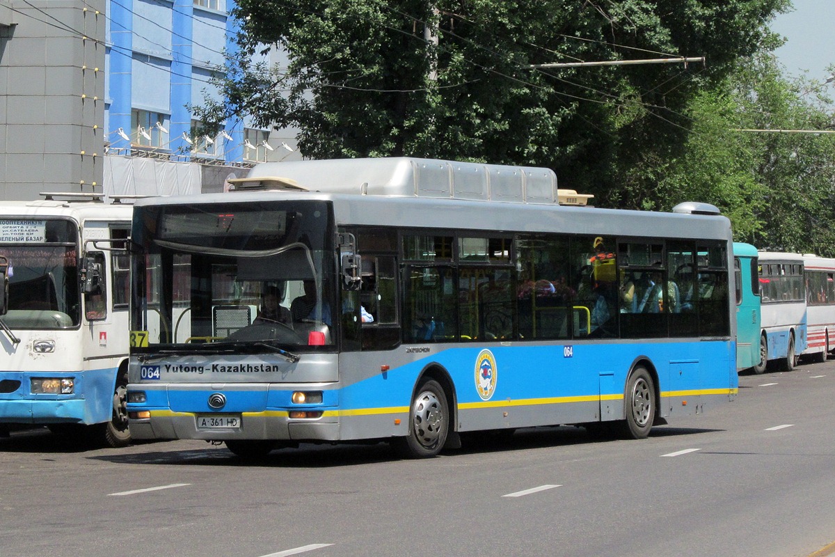 Алматы, Yutong ZK6120HGM № 064