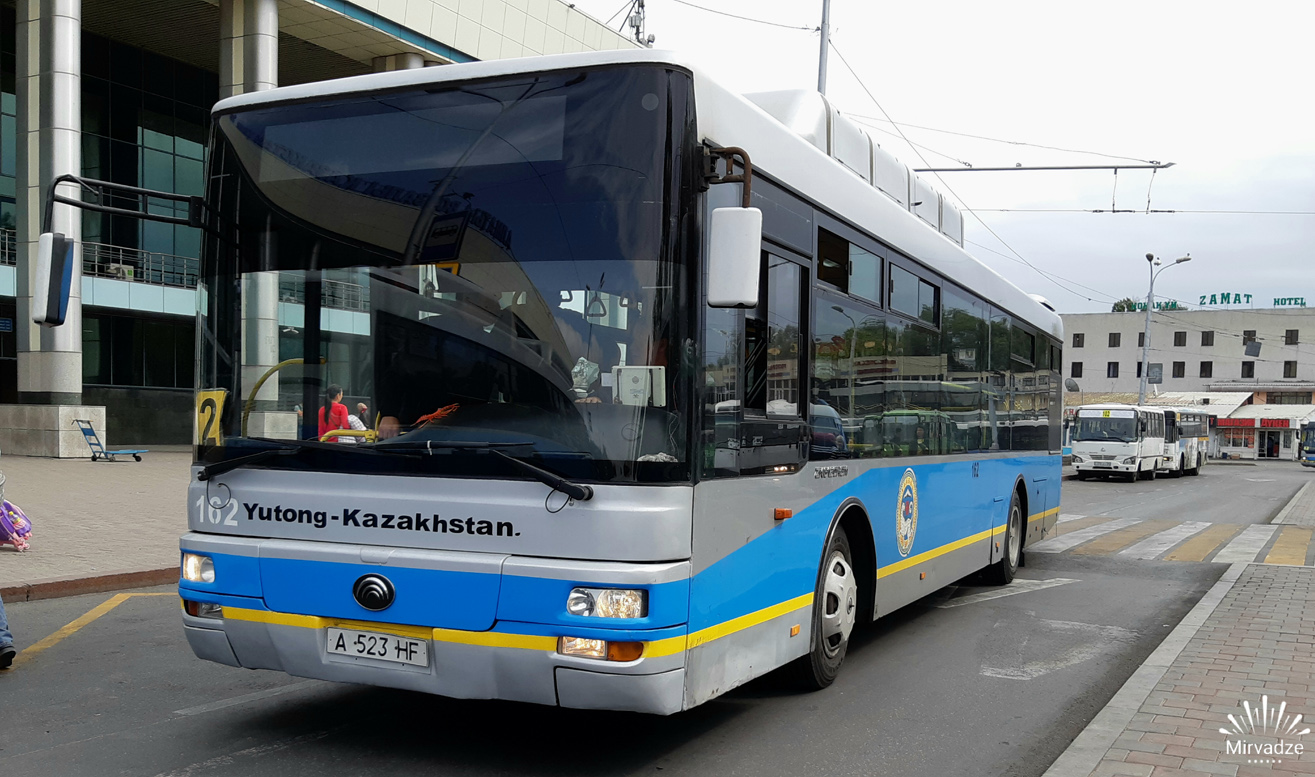 Алматы, Yutong ZK6120HGM № 162