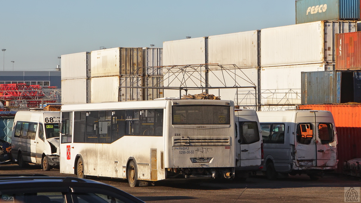 Szentpétervár, NefAZ-5299-30-32 sz.: 6; Szentpétervár, BTD-2219 (Volkswagen Crafter) sz.: 44; Szentpétervár — Bus parks