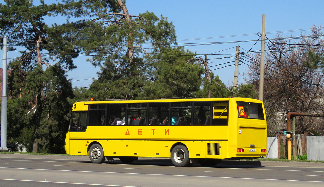 Краснодарский край, КАвЗ-4238-45 № У 932 НА 123