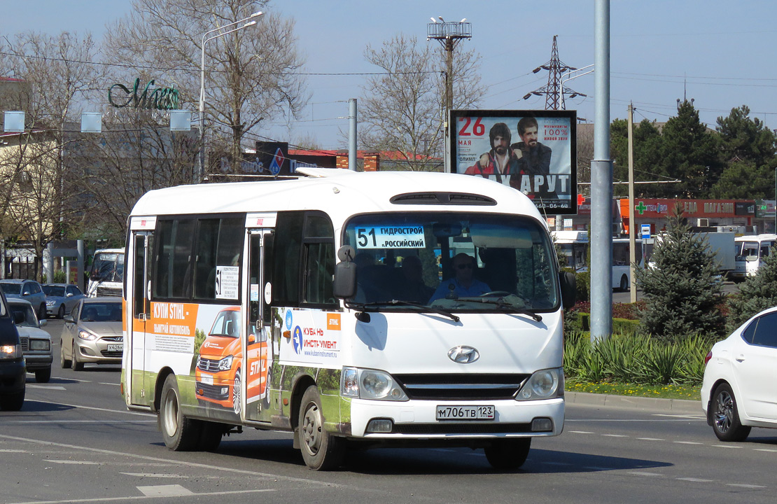 Краснодарский край, Hyundai County Kuzbass № М 706 ТВ 123