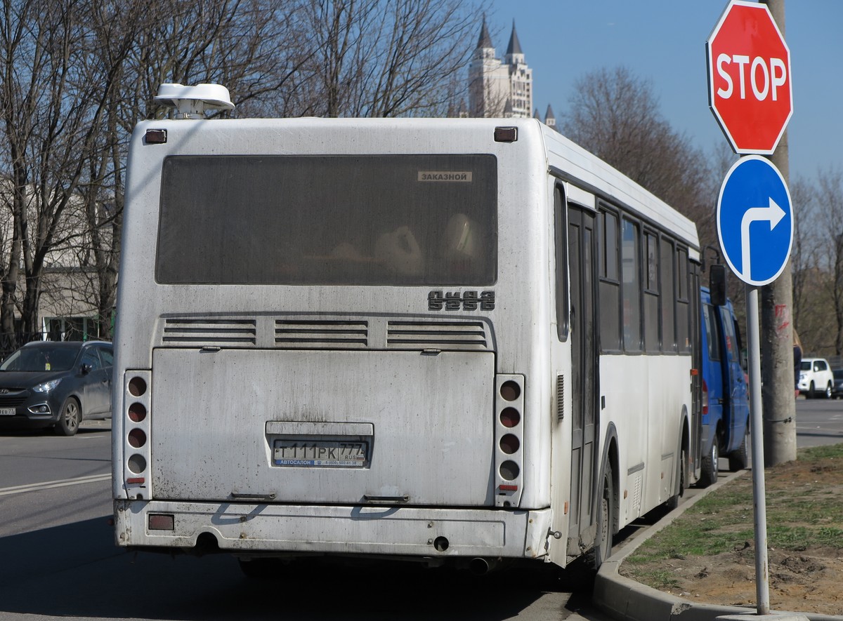 Moskva, LiAZ-5256.35-01 č. Т 111 РК 777