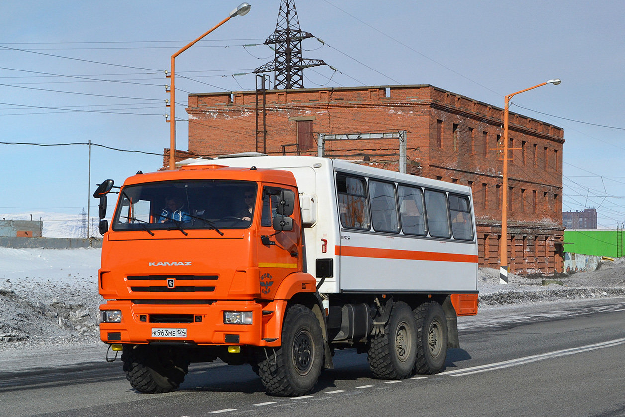 Красноярский край, НефАЗ-4208-24 № К 963 МЕ 124