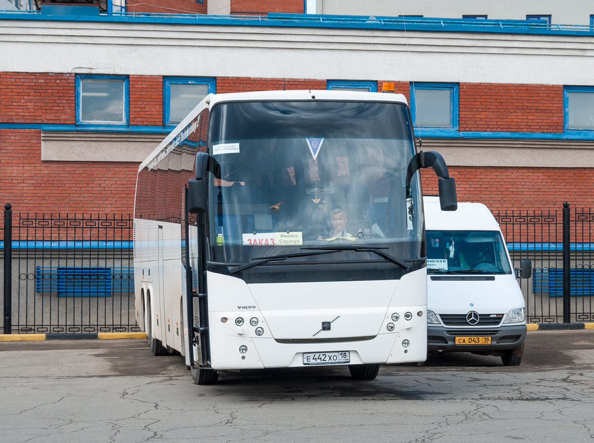 Удмуртия, Volvo 9900 № Е 442 ХО 18