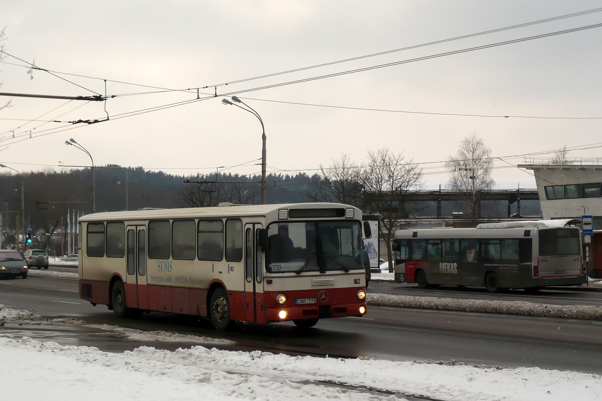 Litauen, Mercedes-Benz O307 Nr. 162; Litauen, Volvo 7700 Nr. 784