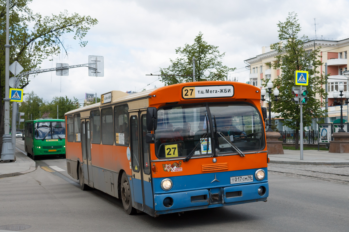 Свердловская область, Mercedes-Benz O305 № Т 017 СМ 96