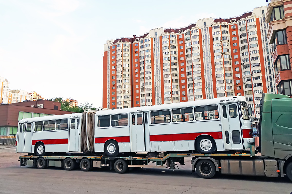 Москва, Ikarus 180 № 011