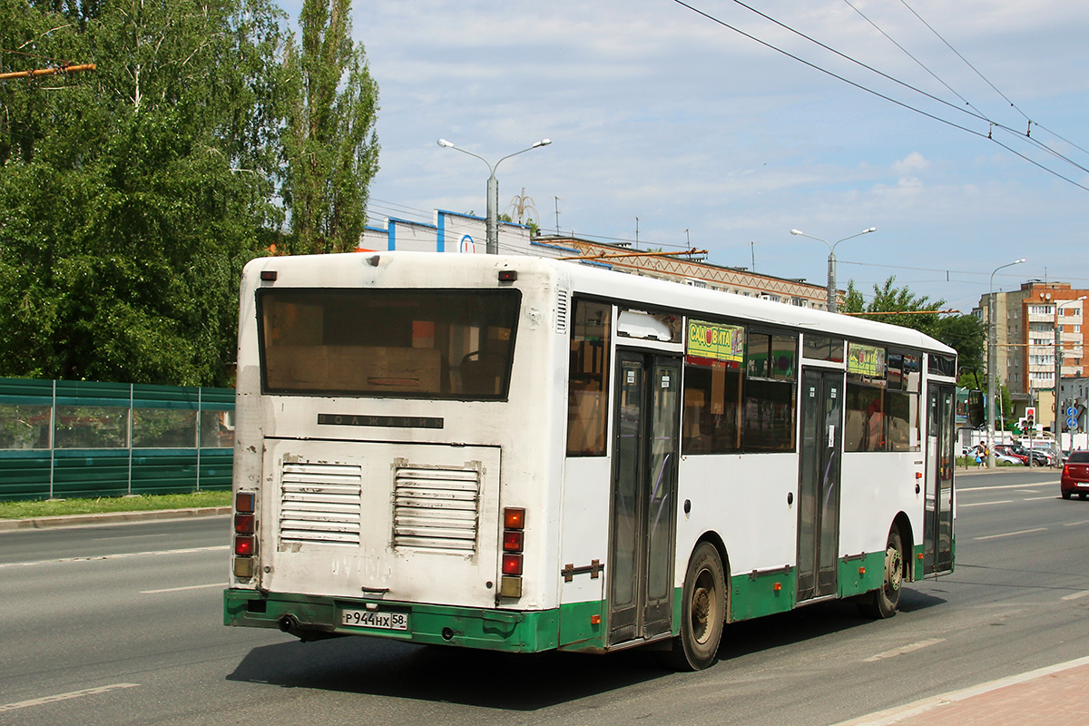 Пензенская область, Волжанин-5270-10-04 № Р 944 НХ 58