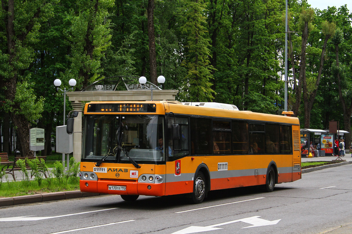 Moscow, LiAZ-5292.22 (2-2-2) # 011111