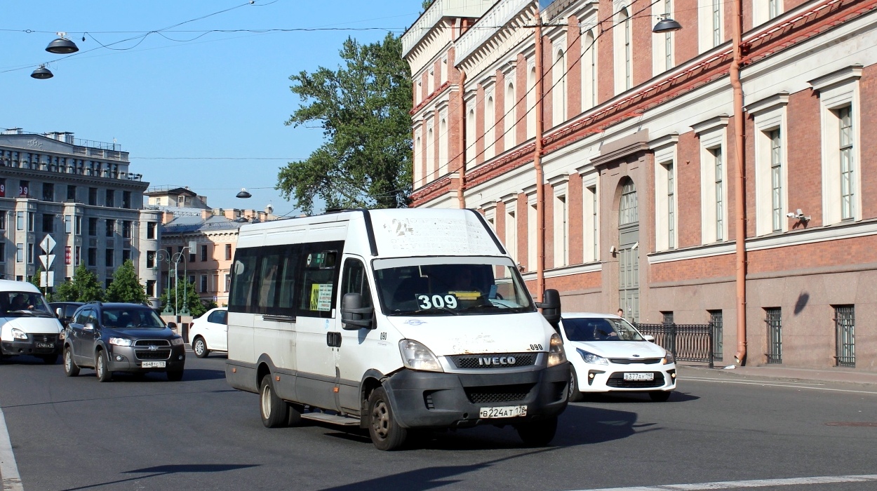 Szentpétervár, Nizhegorodets-2227UT (IVECO Daily) sz.: 090