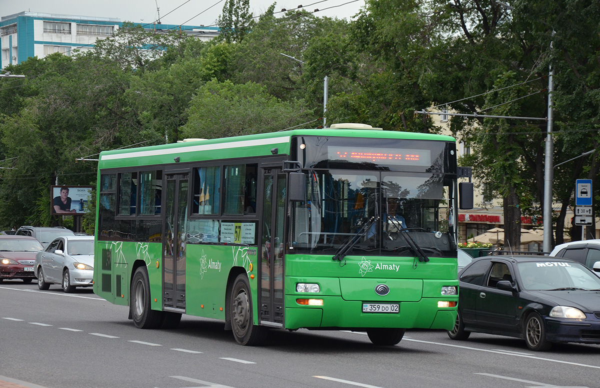 Алматы, Yutong ZK6108HGH № 359 DO 02