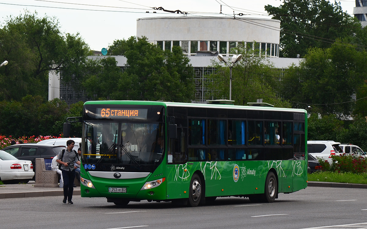 Алматы, Yutong ZK6118HGA № 253 HD 02