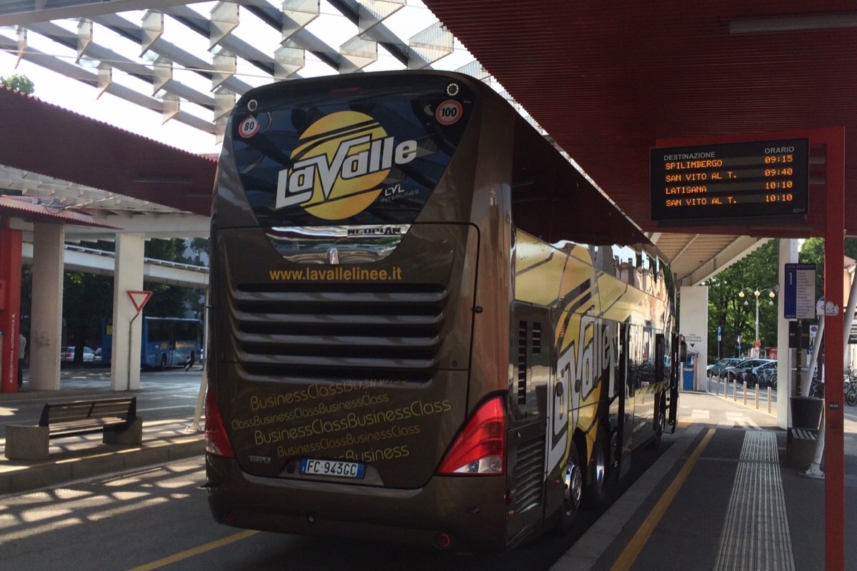 Италия, Neoplan P06 N1222/3L Skyliner L № 37