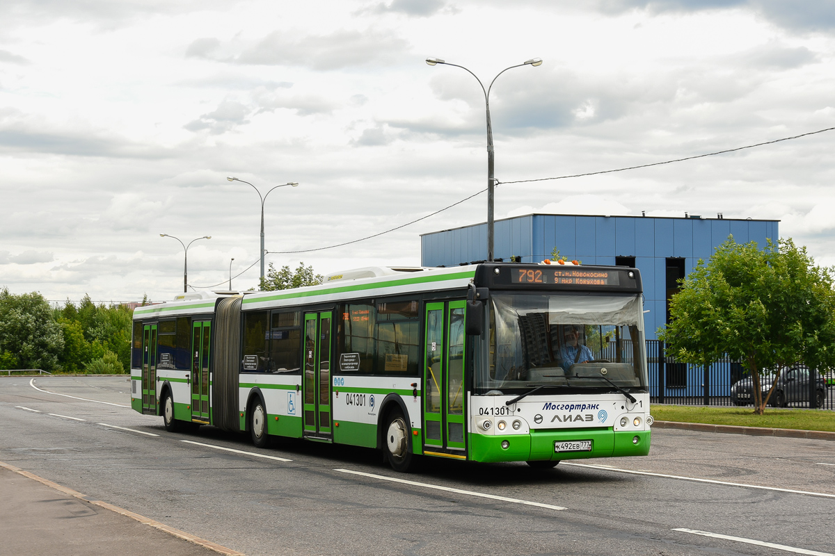 Moskau, LiAZ-6213.22 Nr. 041301