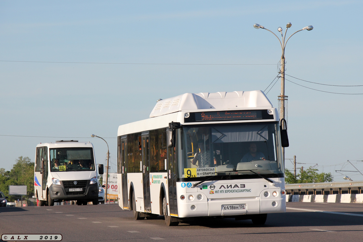 Воронежская область, ЛиАЗ-5292.67 (CNG) № Е 418 ВН 136; Воронежская область, ГАЗ-A64R42 Next № О 016 ХУ 36