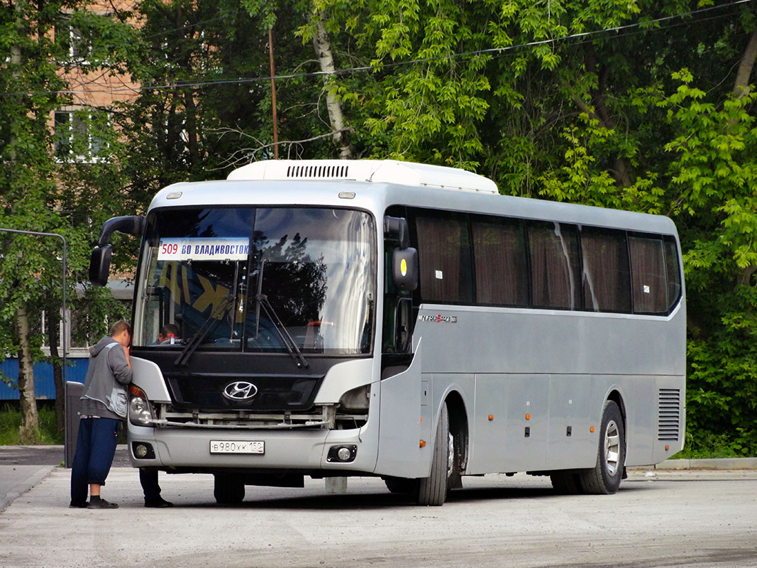 Приморский край, Hyundai Universe Space Luxury № В 980 ХК 150