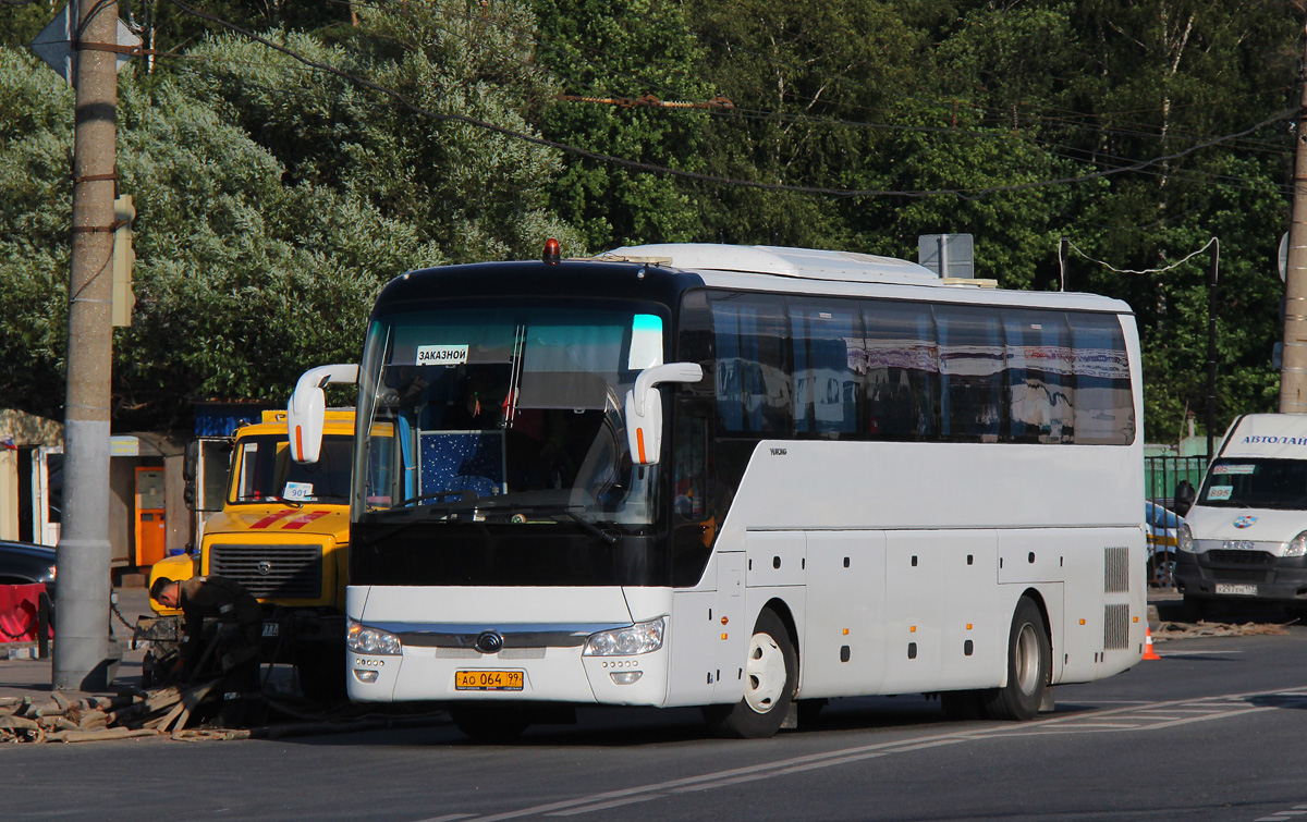 Москва, Yutong ZK6122H9 № АО 064 99