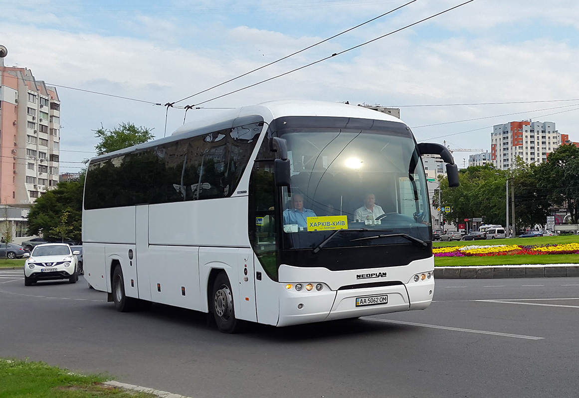 Kijów, Neoplan P21 N2216SHD Tourliner SHD Nr AA 5062 OM