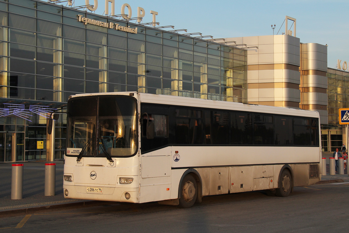 Свердловская область, ЛиАЗ-5256.23-01 (ГолАЗ) № 82