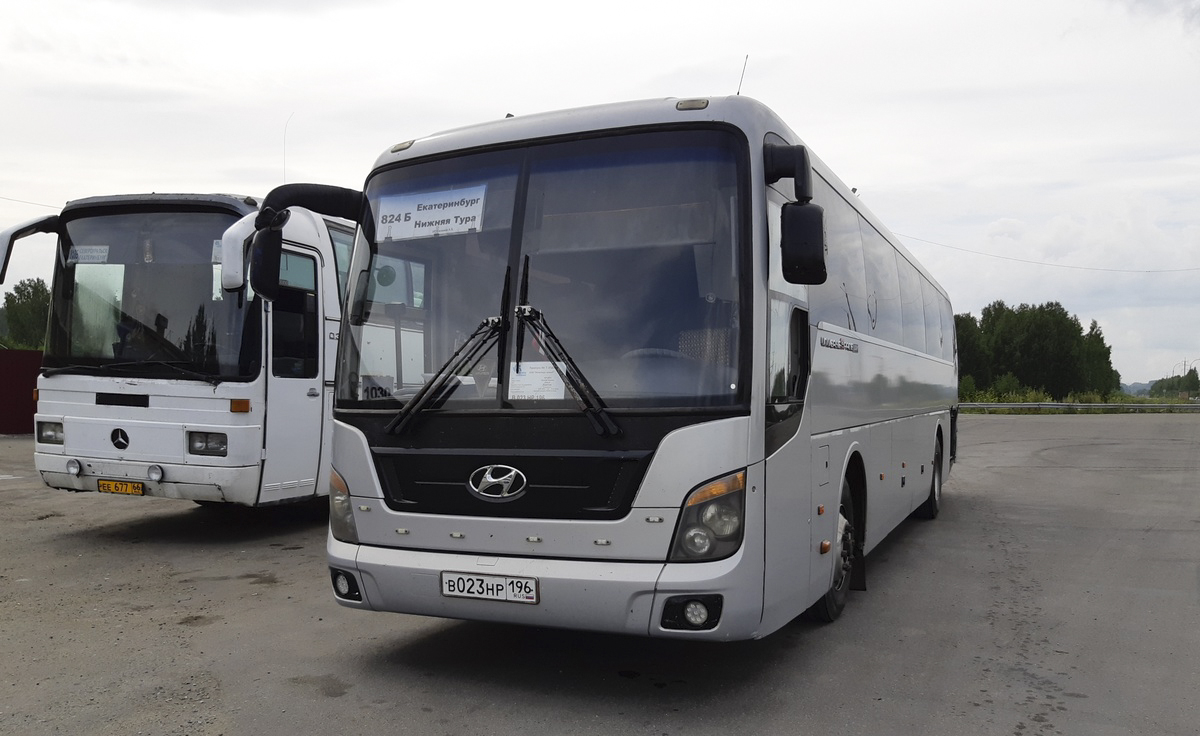 Свердловская область, Hyundai Universe Space Luxury № В 023 НР 196