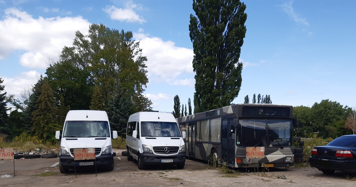 Kijów, Mercedes-Benz Sprinter W906 316CDI Nr AA 0741 XA; Kijów, Mercedes-Benz Sprinter W906 316CDI Nr AA 0714 XA; Kijów, MAN A10 NL202 Nr AX 0433 AA