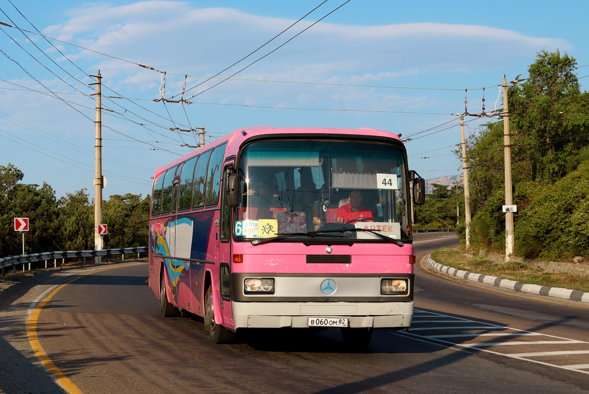 Республика Крым, Mercedes-Benz O303-15RHS Лидер № В 060 ОМ 82