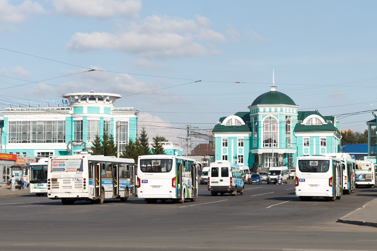 Omsk region, LiAZ-5256.60 Nr. 178; Omsk region, PAZ-320435-04 "Vector Next" Nr. 374; Omsk region, PAZ-320435-04 "Vector Next" Nr. 913