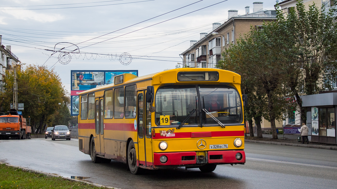 Свердловская область, Mercedes-Benz O305 № Х 328 ВС 96