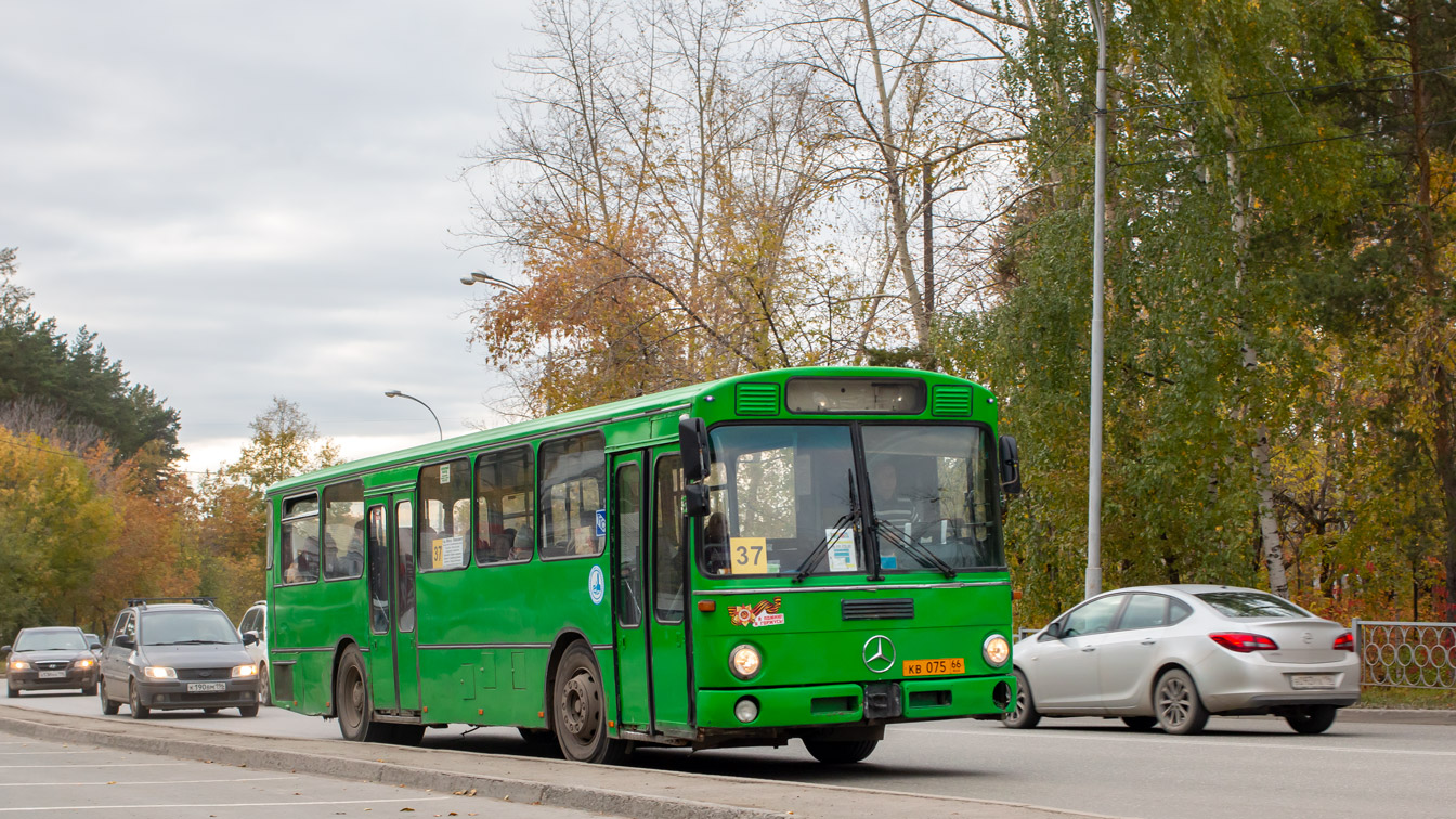 Свердловская область, Mercedes-Benz O305 № КВ 075 66