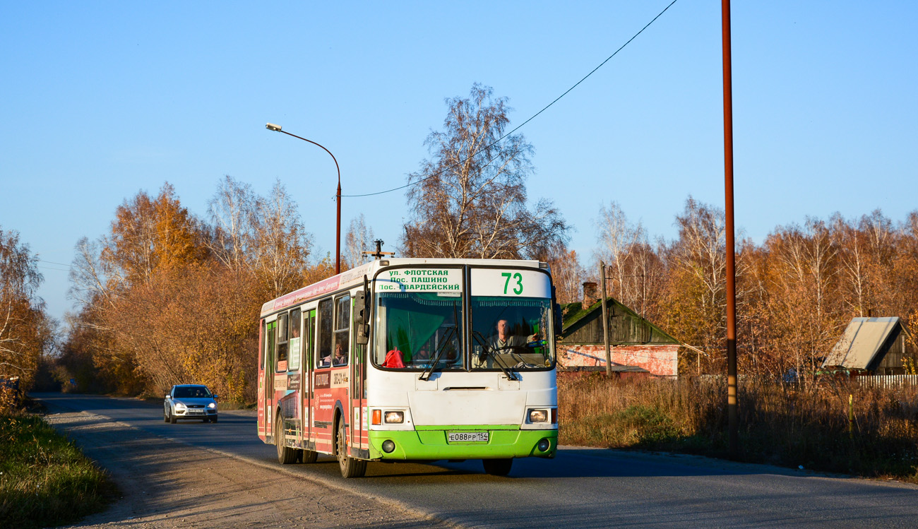 Новосибирская область, ЛиАЗ-5256.35 № Е 088 РР 154