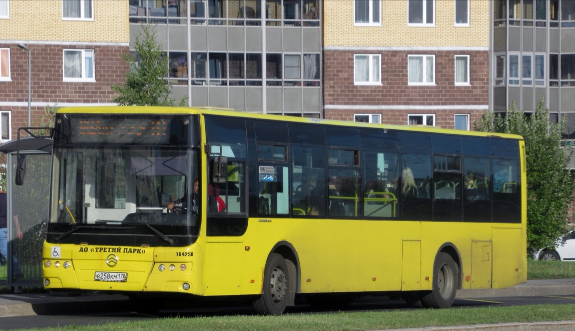 Санкт-Петербург, Golden Dragon XML6125CR № В 258 КМ 178