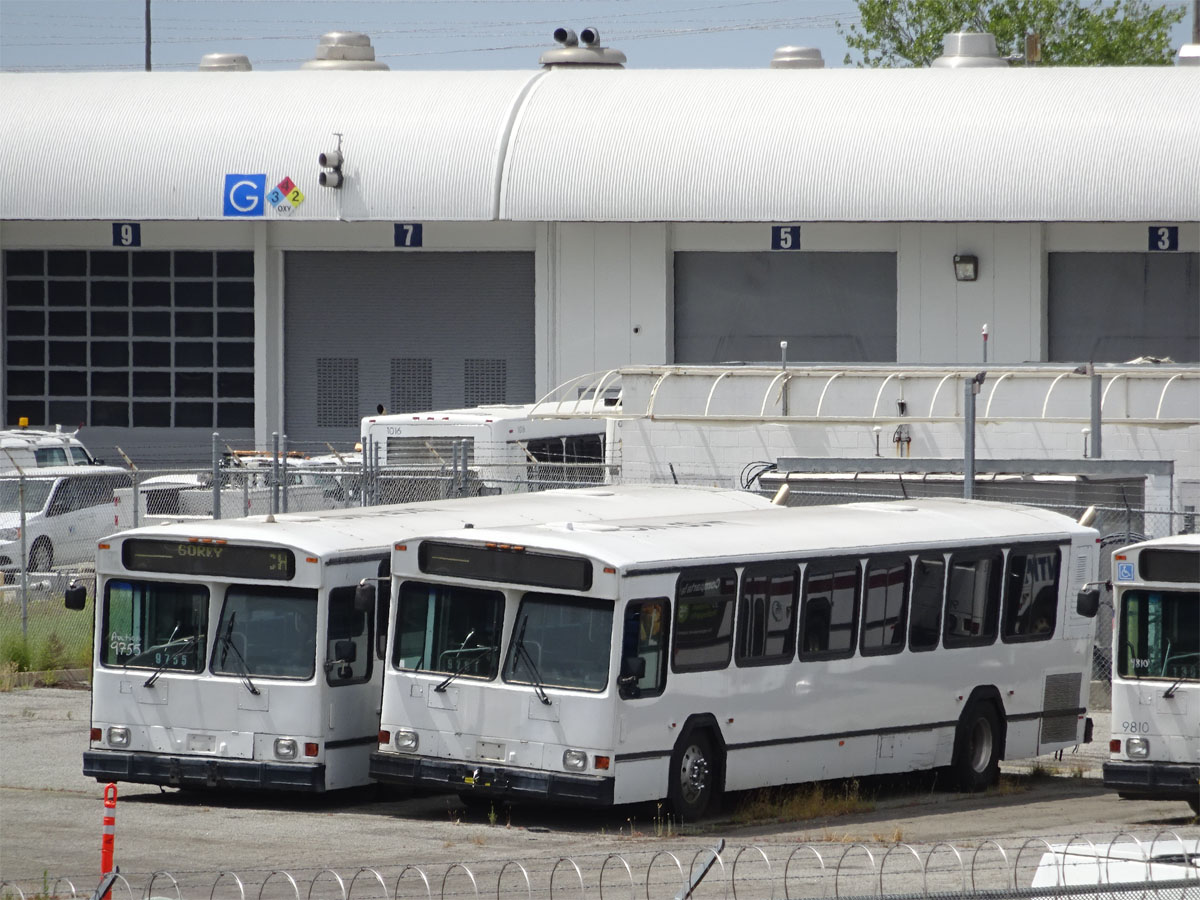 США, Gillig Phantom 40' № 9755; США, Gillig Phantom 40' № 9781