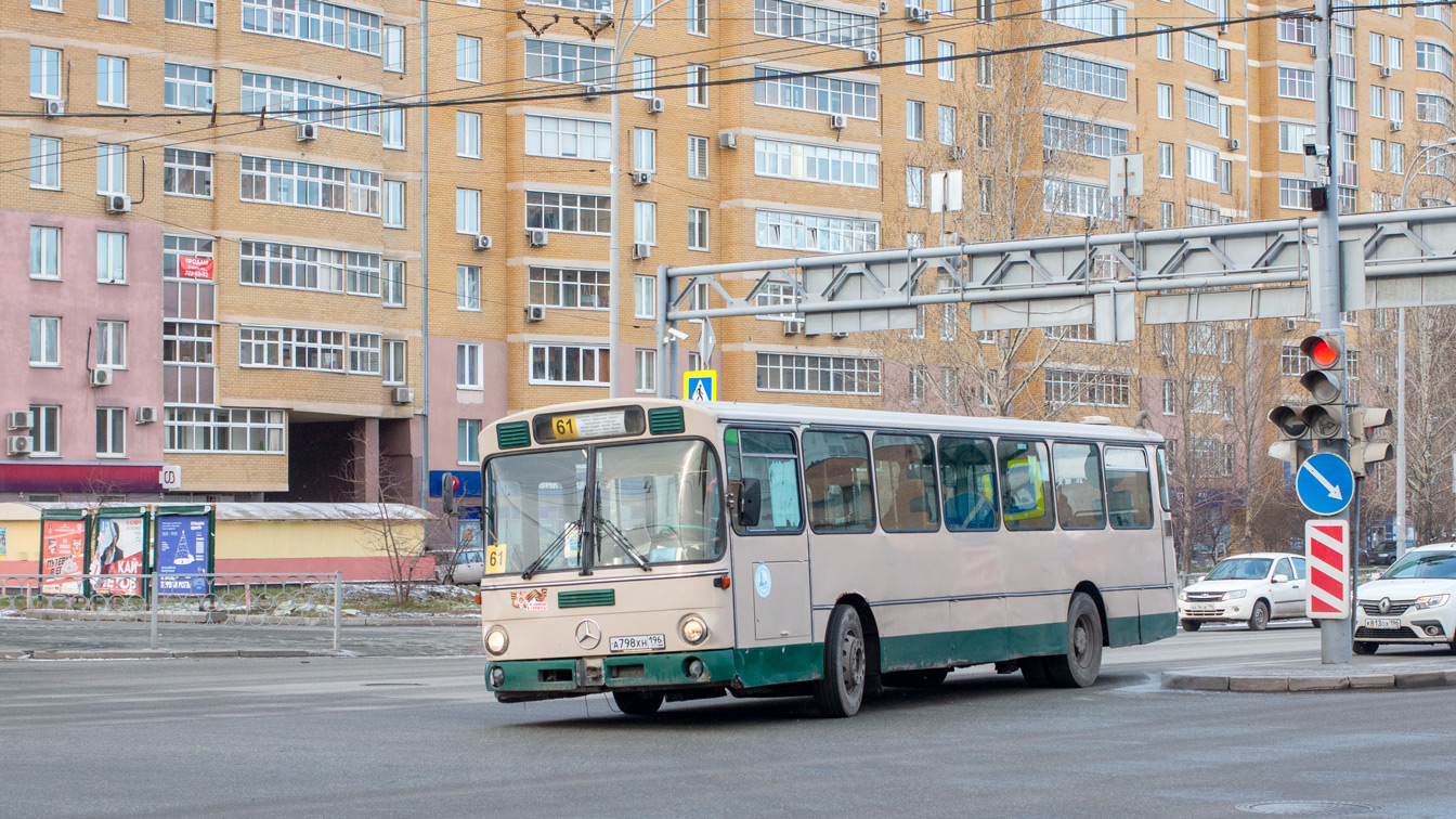 Свердловская область, Mercedes-Benz O305 № А 798 ХН 196