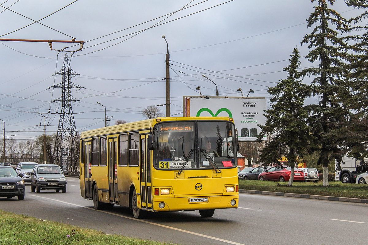 Тверская область, ЛиАЗ-5256.35 № Е 709 СА 69