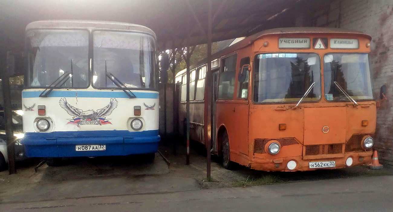 Bryansk region, LAZ-695N # Н 087 АА 32; Bryansk region, LiAZ-677M # Н 562  КК 32 — Photo — Bus Transport