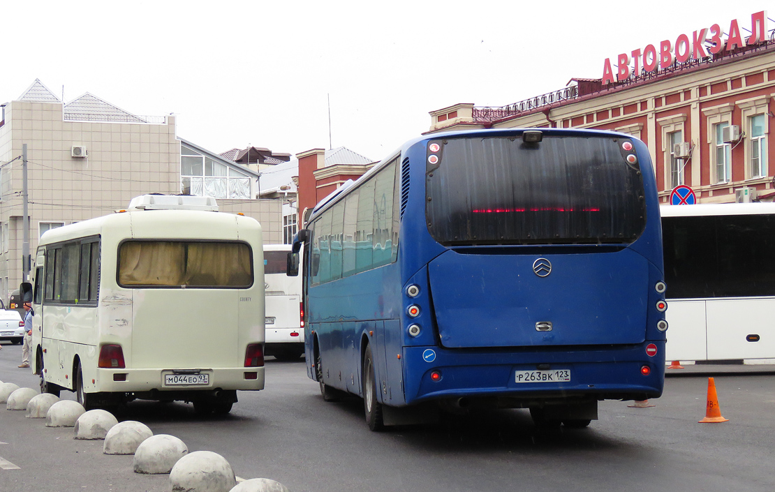 Краснодарский край, Hyundai County SWB C08 (РЗГА) № М 044 ЕО 93; Краснодарский край, Golden Dragon XML6121E1G № Р 263 ВК 123