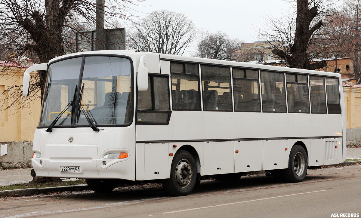 Ленинградская область, КАвЗ-4238-42 № В 229 УУ 178